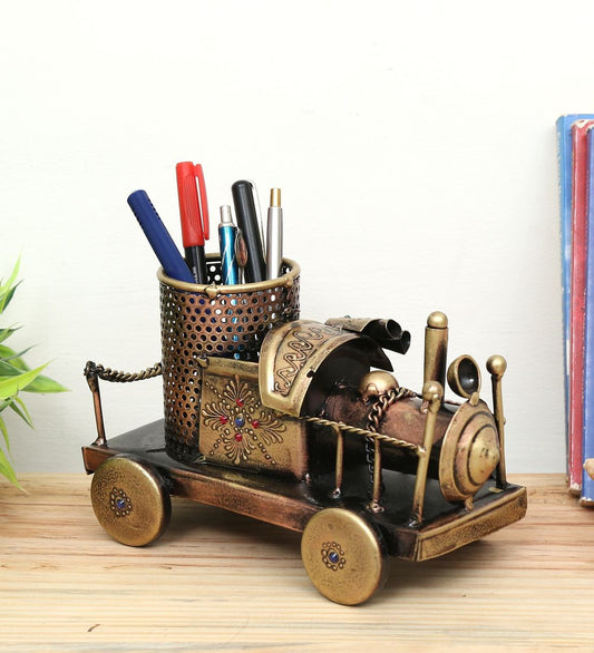 Engine pen stand table decor