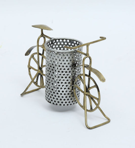Cycle pen stand table decor