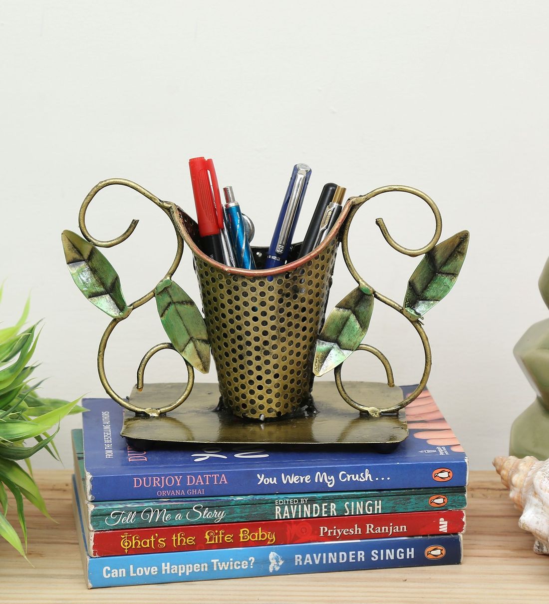 Leaf pen stand table decor