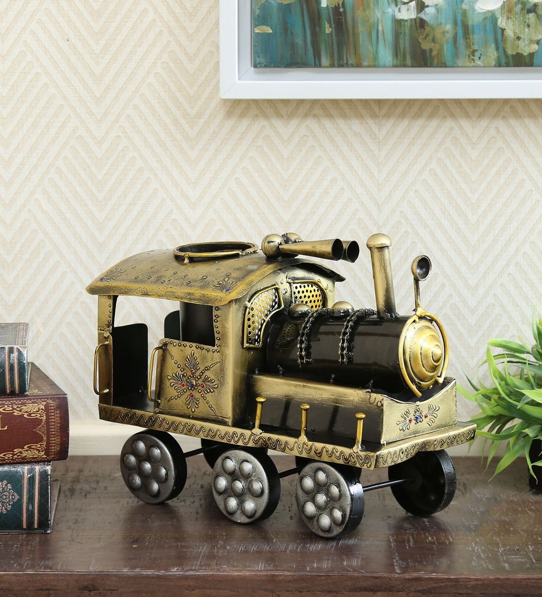 Big engine pen stand table decor